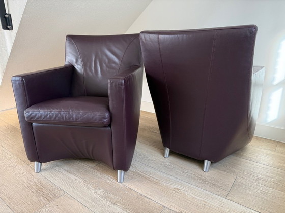 Image 1 of 2 fauteuils Leolux Dolcinea en cuir plumeux/violet