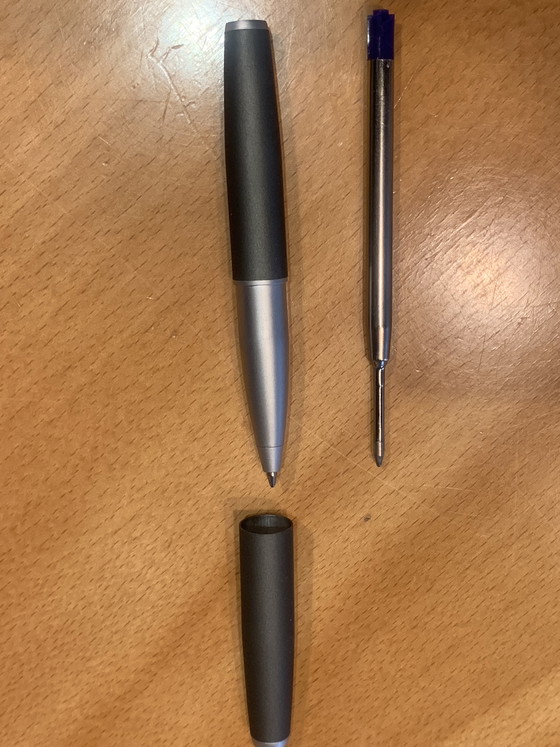 Image 1 of Balpen aan koord