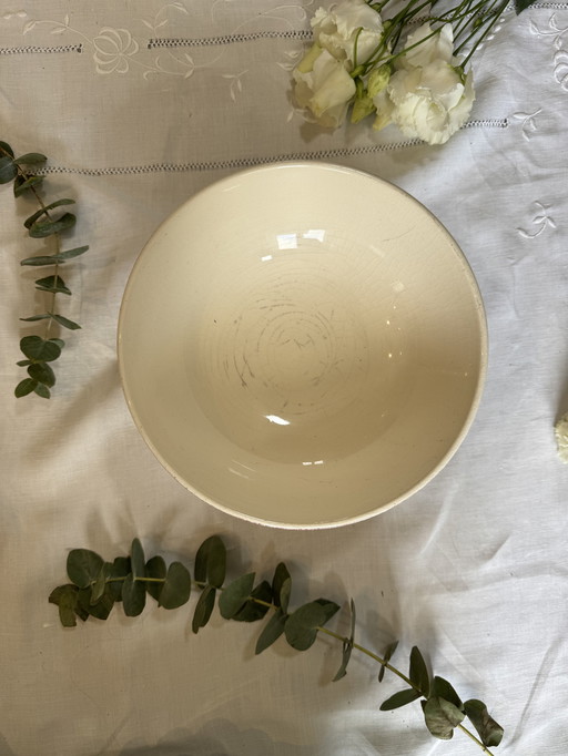 Gesneden fruit op een standaard