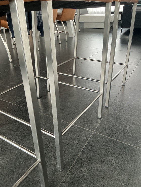 Image 1 of Sala da pranzo completa con 8 sedie in pelle, 3 sgabelli da bar e tavolino da caffè