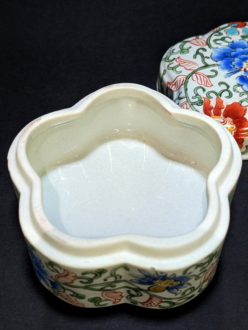 Scatola cinese in porcellana policroma – Jingdezhen – 中国景德镇制 – 1960 – decoratieve objecten, Porcelain (photo 2 of 10)