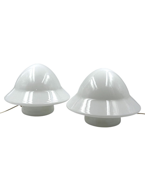 Image 1 of Ruimtetijdperk Set van 2 opaline glazen tafellampen, Italië 1970