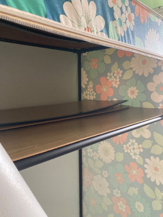 Image 1 of Armadio da campeggio vintage con design floreale retrò