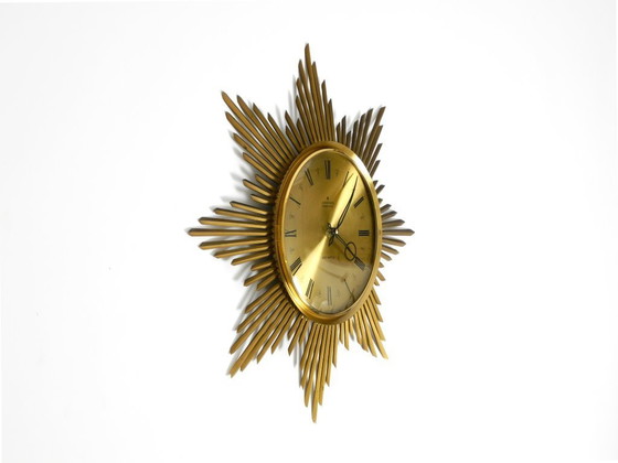 Image 1 of Wunderschöne große originale Sunburst-Wanduhr aus Messing aus den 1960er Jahren von Junghans ATO-MAT
