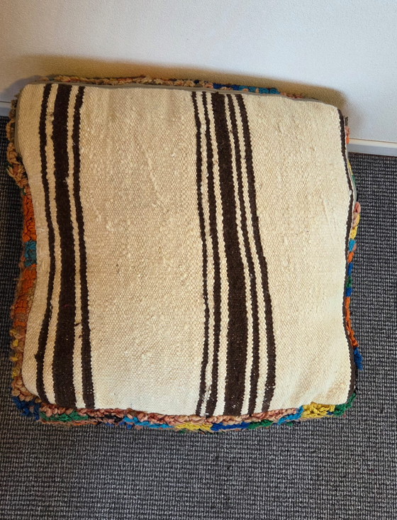 Image 1 of Pouf berbero fatto a mano in lana