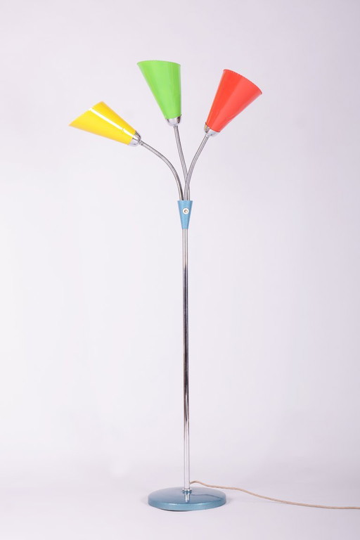 Gerestaureerde staande lamp uit het midden van de 20e eeuw, van Lidokov-Boskovice, chroom, Tsjechië, jaren 1950.
