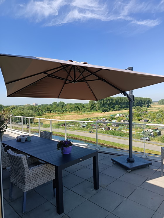 Image 1 of Floating parasol with base