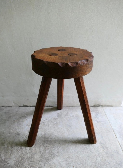 Vintage Brutalistische Driepoot Kruk (tabouret)– Massief Grenen – Frankrijk - Jaren 50/60