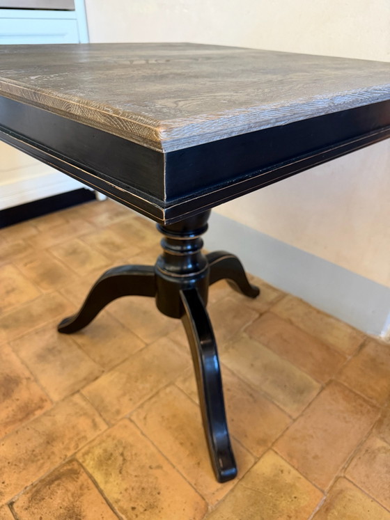 Mesa cuadrada Dialma Brown de roble macizo, 80 × 80 cm, Mesas de comedor, Madera, Taupe (foto 7 de 9)