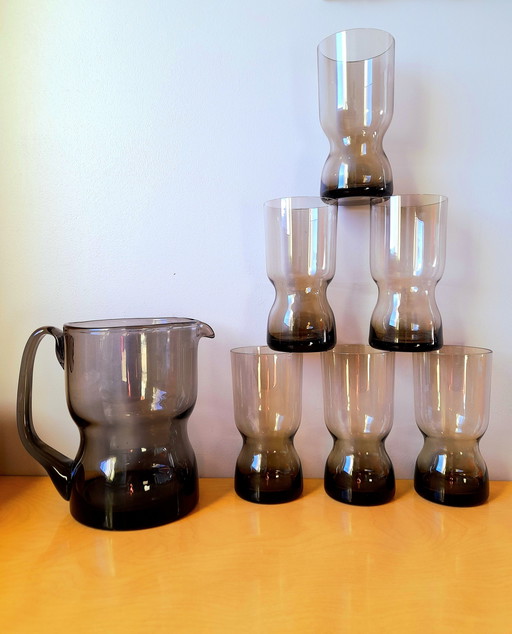 Gerookt glazen servies, glas en karaf 1970