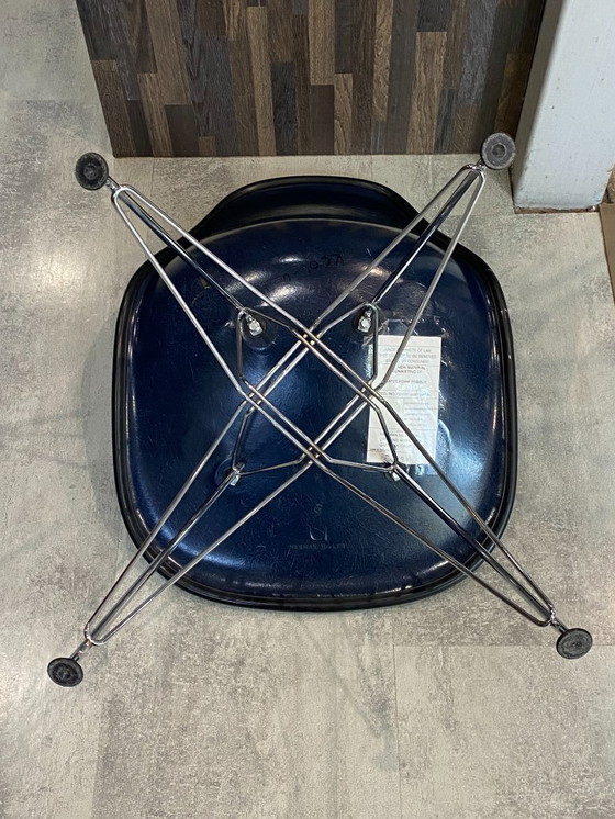 Image 1 of Sedia vintage Eames Herman Miller in vinile blu e fibra di vetro (anni '50, '60, '70)