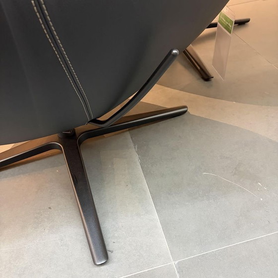 Leolux Caruzzo fauteuil met poef Strada/Peat – Leather (photo 3 of 3)