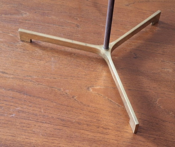 Image 1 of Lampadaire réglable danois en teck avec base tripode en laiton, années 1960