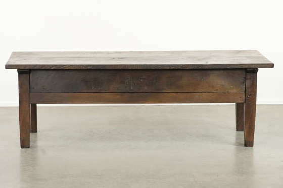 Image 1 of Mesa de centro antigua del siglo XVIII, de madera de castaño, procedente del sur de Europa, con dos cajones.