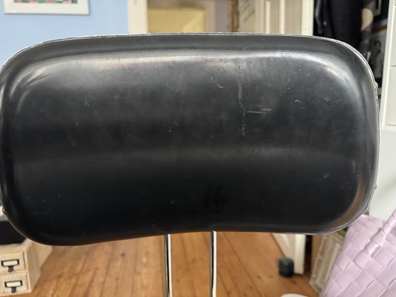 Image 1 of Vintage industriële draaistoel met voetrem (ook bekend als mobiele draaistoel / operatiekruk) Ook als doktersstoel, werkplaats