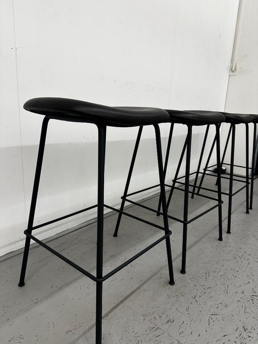 Sgabello da bar Muuto Fiber Tube design, 4 pezzi, 65 cm, in pelle nera