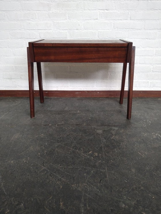 Image 1 of design naaibox/bijzettafeltje Scandinavisch teakhout