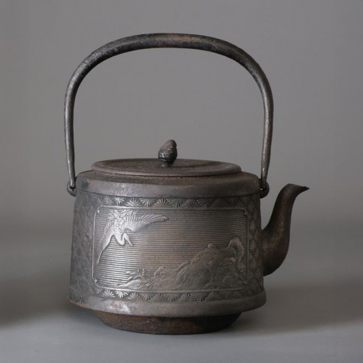vintage Japanse ketel Tetsubin 鉄瓶 met reliëfontwerp