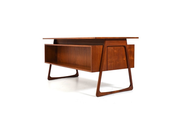 Image 1 of Svend Åge Madsen Kufenschreibtisch aus Teakholz 1960er Jahre