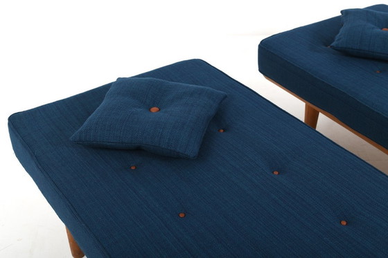 Image 1 of Nieuw gestoffeerd paar GE-19 Hans Wegner slaapbanken