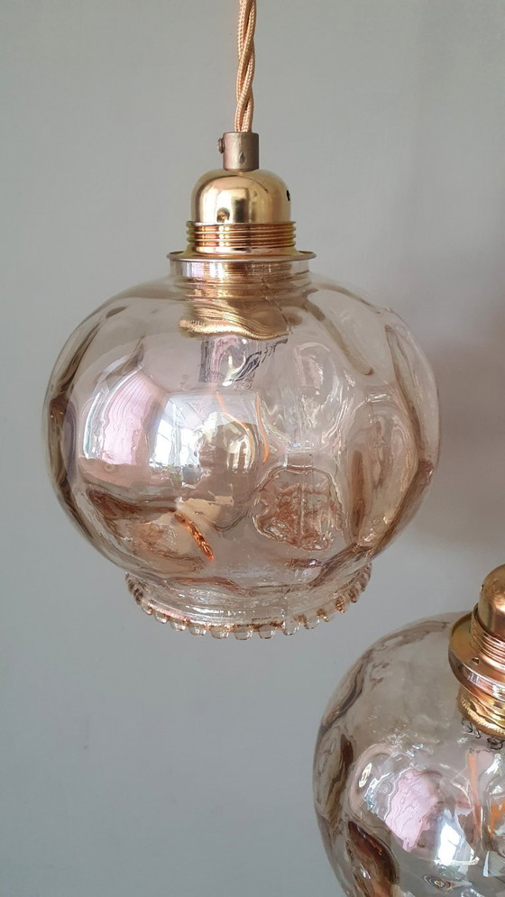 Set vintage di lampade a sospensione color ambra con vetro testurizzato – Metal (photo 16 of 16)