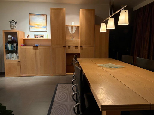 Ensemble de salle à manger sur mesure en chêne massif – table « La Basilica » + bibliothèque + meuble mural