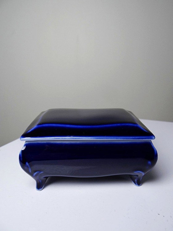 Image 1 of Piccolo portagioie vintage in porcellana blu di Limoges.