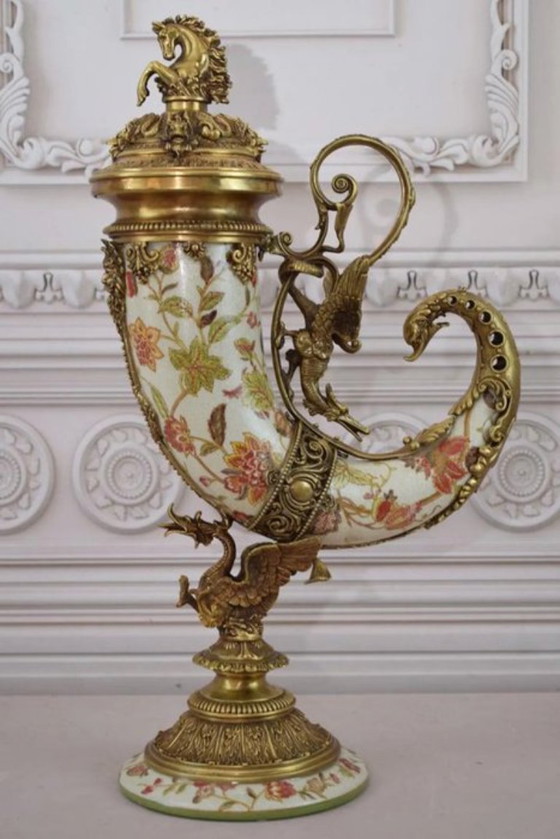 Scultura a Corno in Porcellana di Lusso con Montature in Bronzo – Imponente Capolavoro Decorativo di Alta (photo 3 of 11)