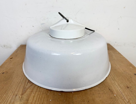 Image 1 of Lampada a sospensione industriale in smalto grigio con copertura in vetro, anni '60