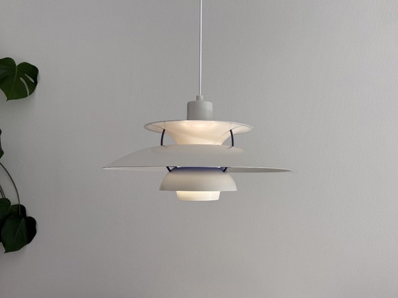 Lampada a sospensione danese Louis Poulsen PH5 di Poul Henningson – Lampade a sospensione, Aluminium (photo 24 of 38)