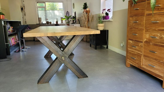 Image 1 of Spacious, beautiful, sturdy dining table