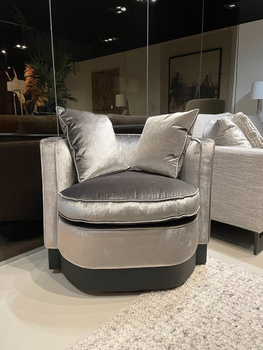 Fauteuil pivotant Adje avec housses de coussin décoratives assorties