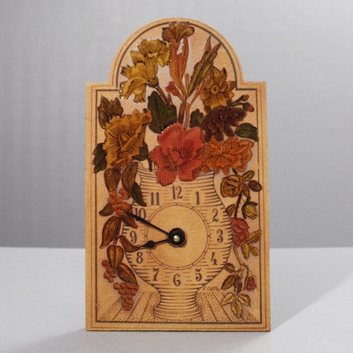 Roger Capron en Vallauris - Reloj de pared con jarrón y ramo de flores, Francia, década de 1970