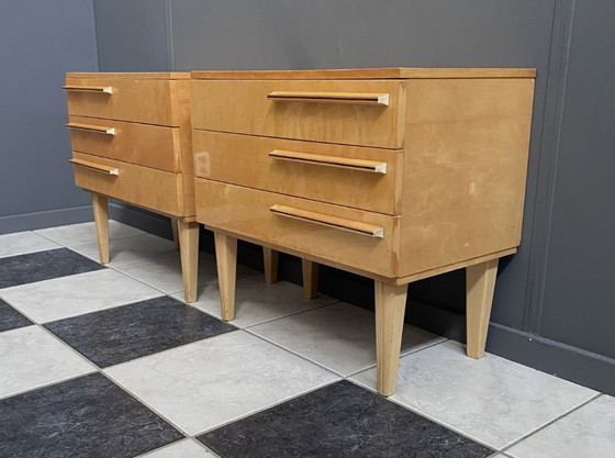 Image 1 of Ensemble de 2 tables de chevet en bois blond des années 1960