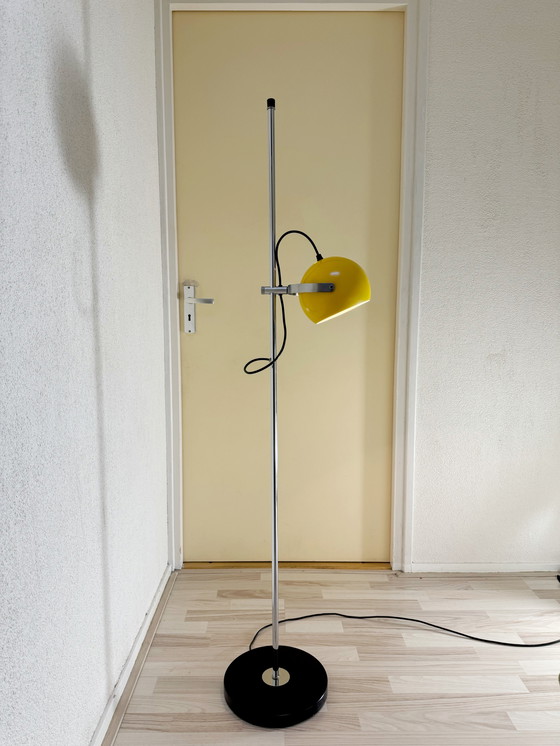 Image 1 of Lampada da terra vintage a forma di bulbo oculare giallo - Restaurata professionalmente - Stile Space Age / Retro