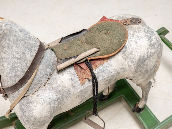 Image 1 of Cavallo a dondolo antico in legno, giocattolo vintage con patina originale