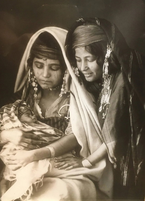 Ingelijste fotografie "De jonge moeder" (Maghreb) – Paper, Vintage (photo 2 of 5)