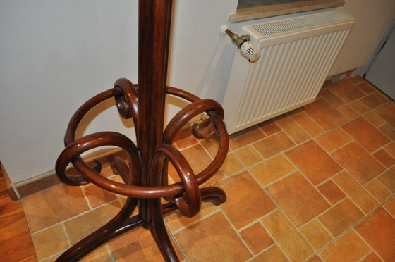 Portemanteau hongrois ancien sur pied de Thonet – Portemanteaux (photo 4 of 8)