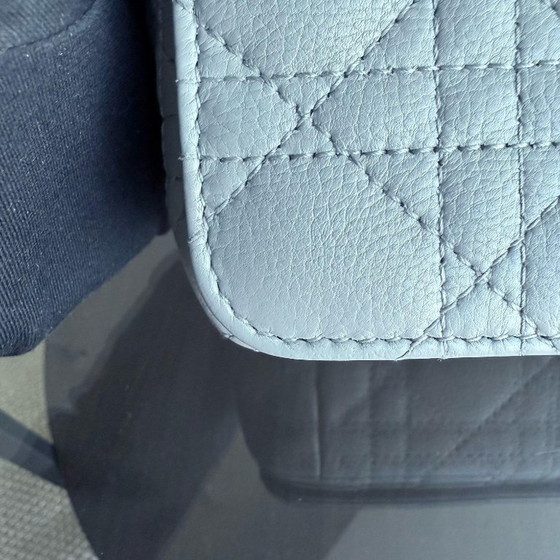 Image 1 of DIOR CARO PICCOLO - PELLE DI VITELLO GRAMMATIZZATA CANNAGE, FERRAMENTA GRIGIA E ORO