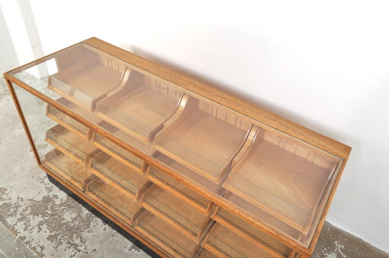 Image 1 of Vintage Winkelvitrine / toonbank in eik en beuken, 1930s