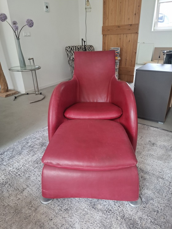 Image 1 of Montis Loge rode lederen designfauteuil + originele hocker, ontwerp Gerard van den Berg