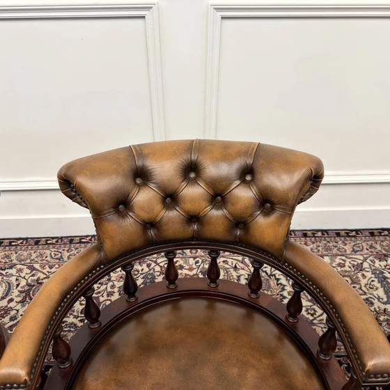 Ensemble de chaises Chesterfield classiques anglaises Springvale, Chaises de salle à manger, Cuir, Bois (photo 8 sur 16)