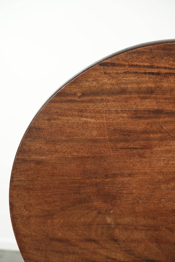 Luxurious antique 18th-century English tilttop/ side table with beautiful colors – Wood (photo 6 of 10)