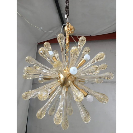 Image 1 of Lustre Sputnik en verre de Murano orné de pampilles dorées et d'une structure en métal brossé