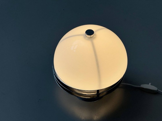 Image 1 of Set van 2 tafellampen in Space Age-stijl met opalen glazen kappen en chromen ringen, jaren 70.