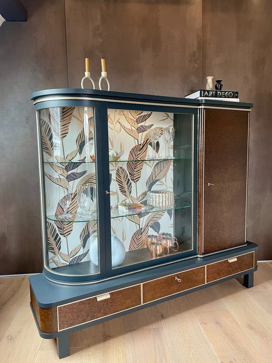 Image 1 of Mobile Art Déco con vetrina in vetro curvo – Restaurato, impiallacciatura in radica, illuminazione