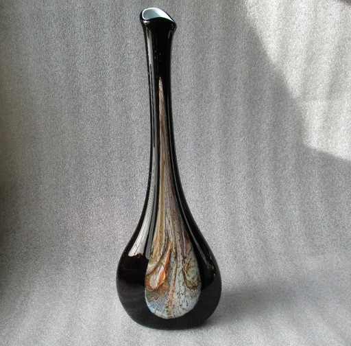 Vintage Florence Opalinvase, Glas, Höhe 53 cm, Farben Perlmutt, Schwarz, Wirbelmuster.