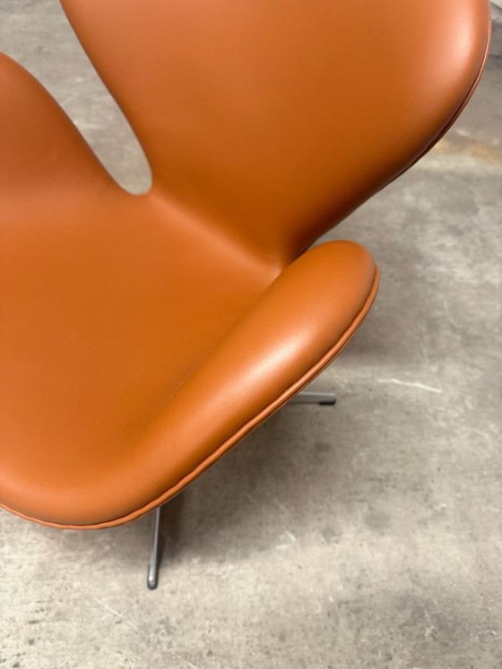 Fritz Hansen Swan chair Cognac leather from 2025!! MINT CONDITION!!, Armchairs, Orange (photo 8 of 15)