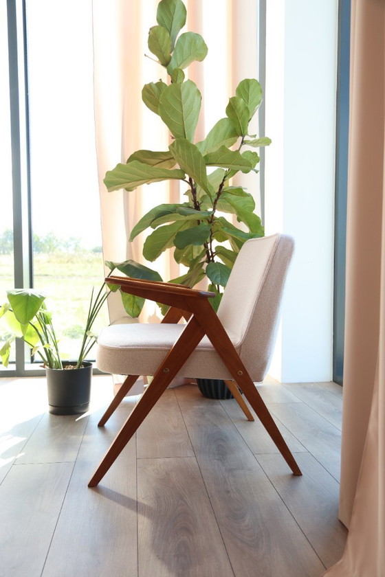 Image 1 of Fauteuil scandinave blanc bouclé, design Chierowsky