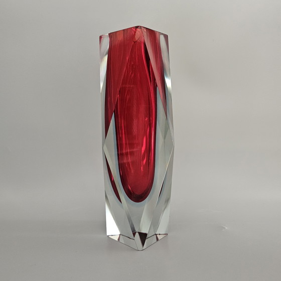 Image 1 of Vaso in vetro vintage, sfaccettato. Rosso e blu. Vetro di Murano, Italia.